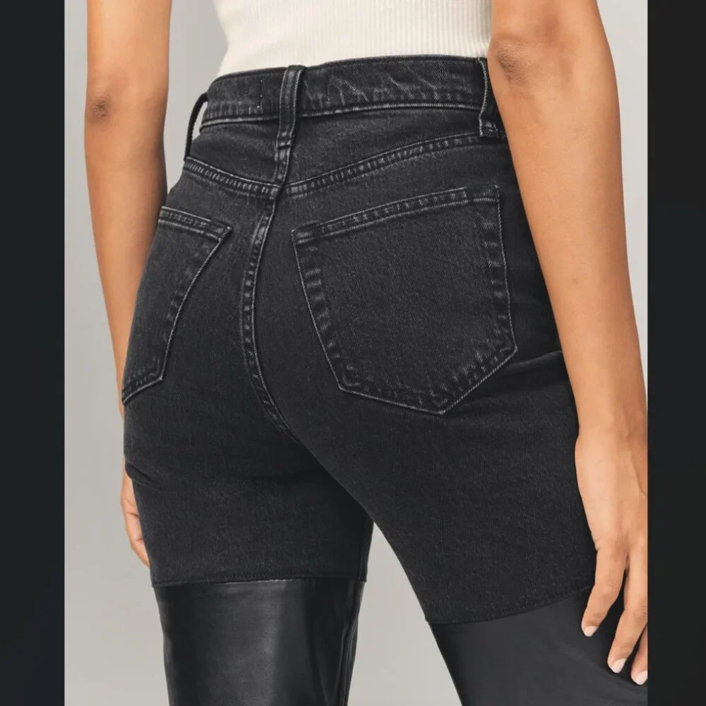 Abercrombie Women's Mixed Fabric Ultra High Rise 90s Straight Jean 14/33 Black - Picture 6 of 12